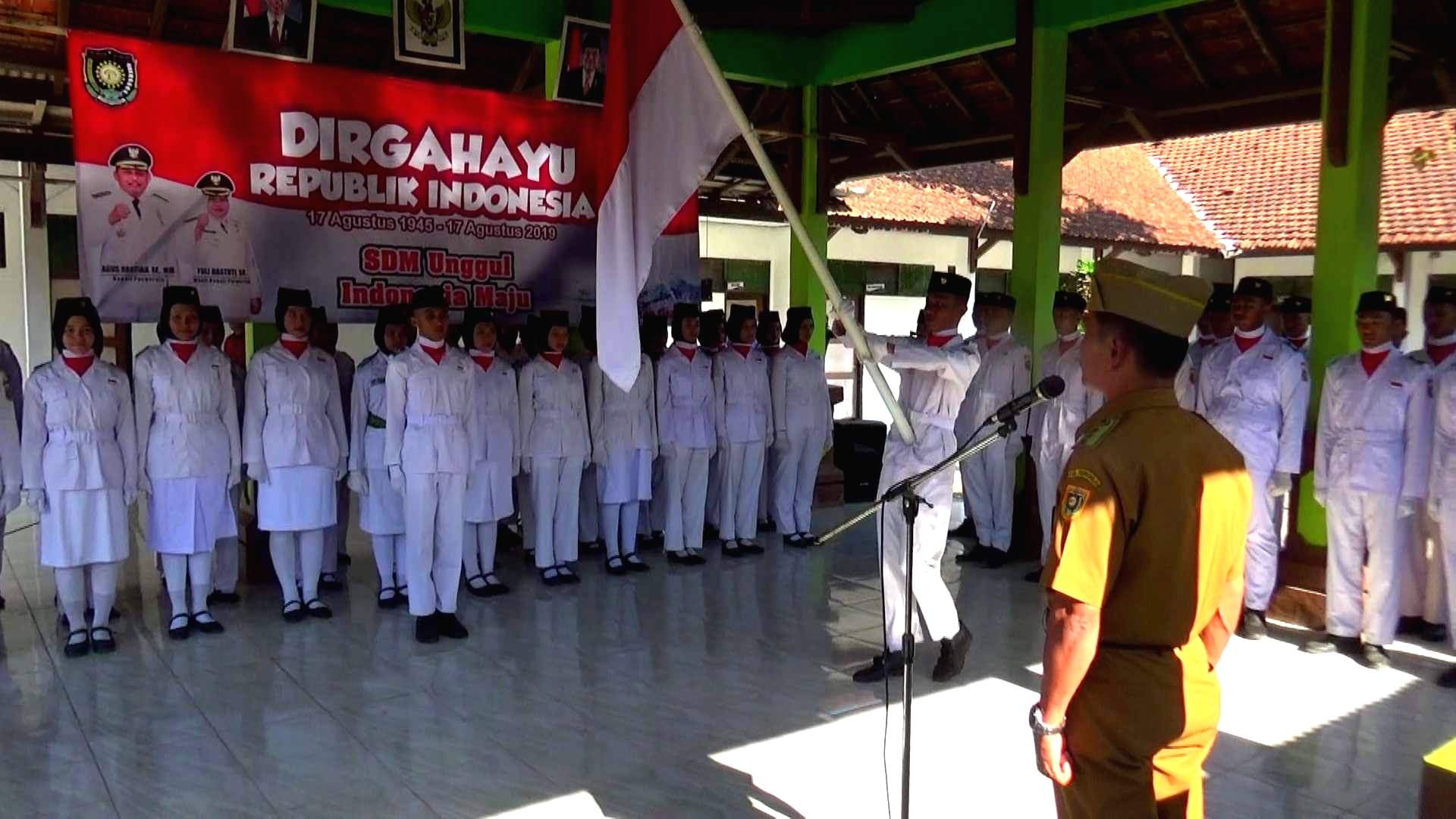 Camat Kukuhkan Paskibra Tahun Angkatan 2019 Kecamatan Grabag