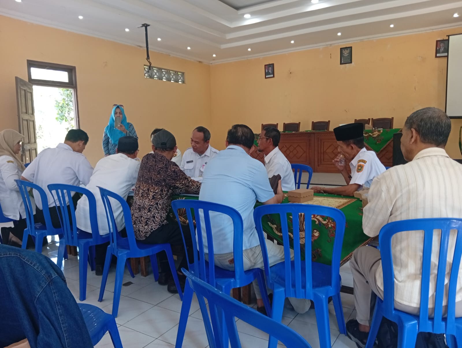 Tinjauan Lapangan dan Verifikasi Data Permohonan Izin Tukar Menukar Tanah Kas Desa Patutrejo