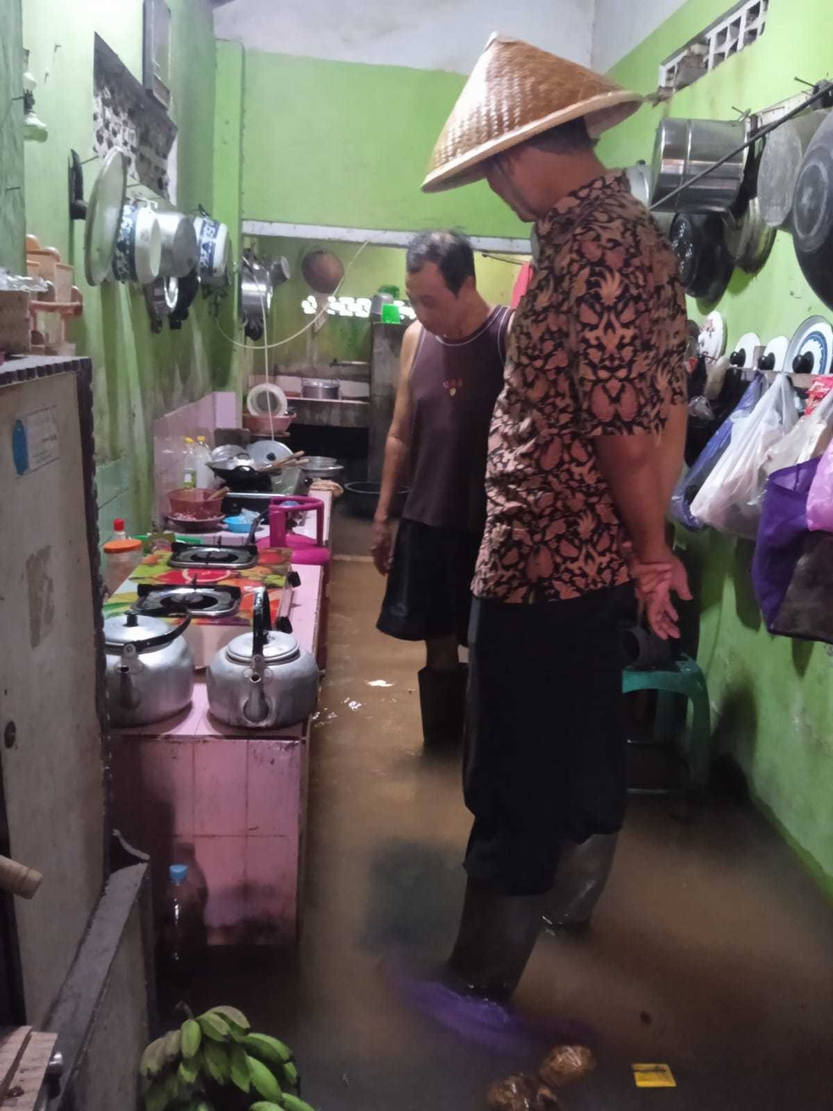 MONITORING BANJIR DI TLEPOK WETAN 