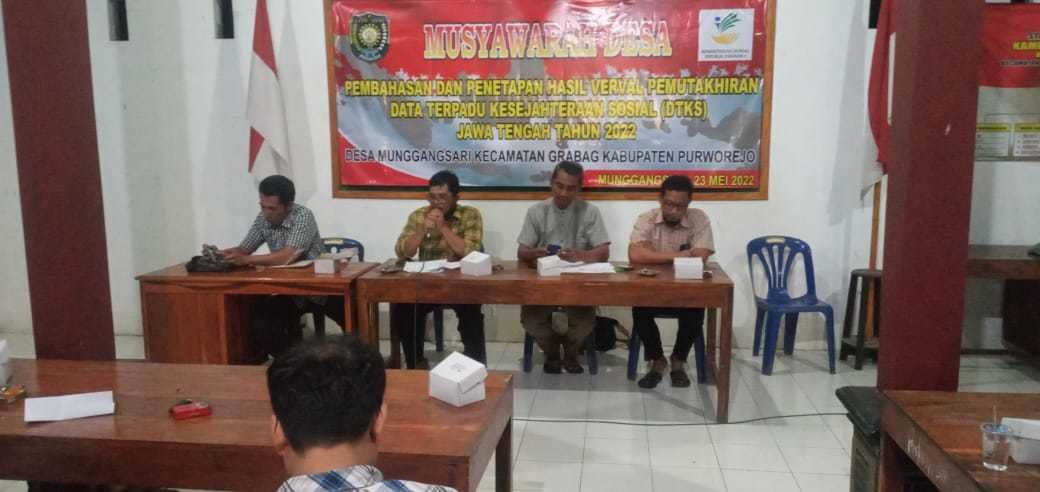 MUSDES PEMBAHASAN, PENETAPAN HASIL VERVAL PEMUTAKIRAN DTKS DESA MUNGGANGSARI