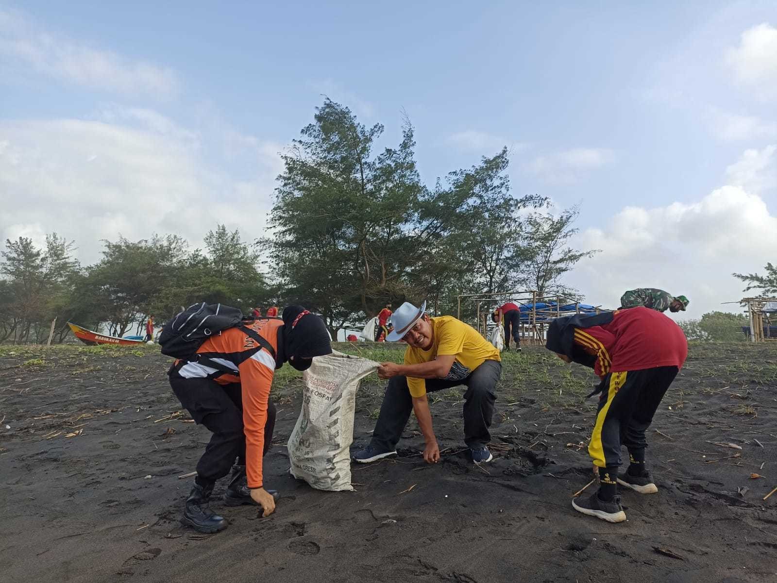 WORLD CLEANUP DAY DI WILAYAH KECAMATAN GRABAG