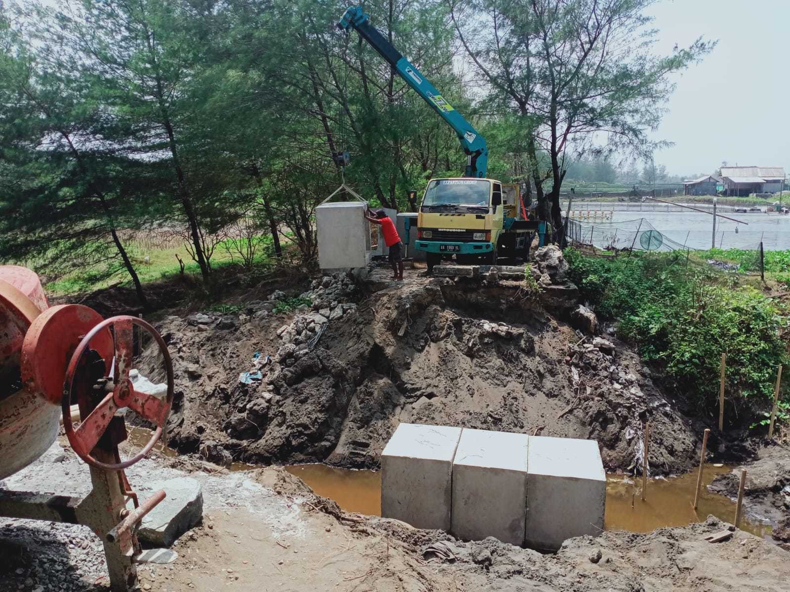 PEMBANGUNAN JEMBATAN PENGHUBUNG PANTAI JETIS DAN PANTAI KETAWANG