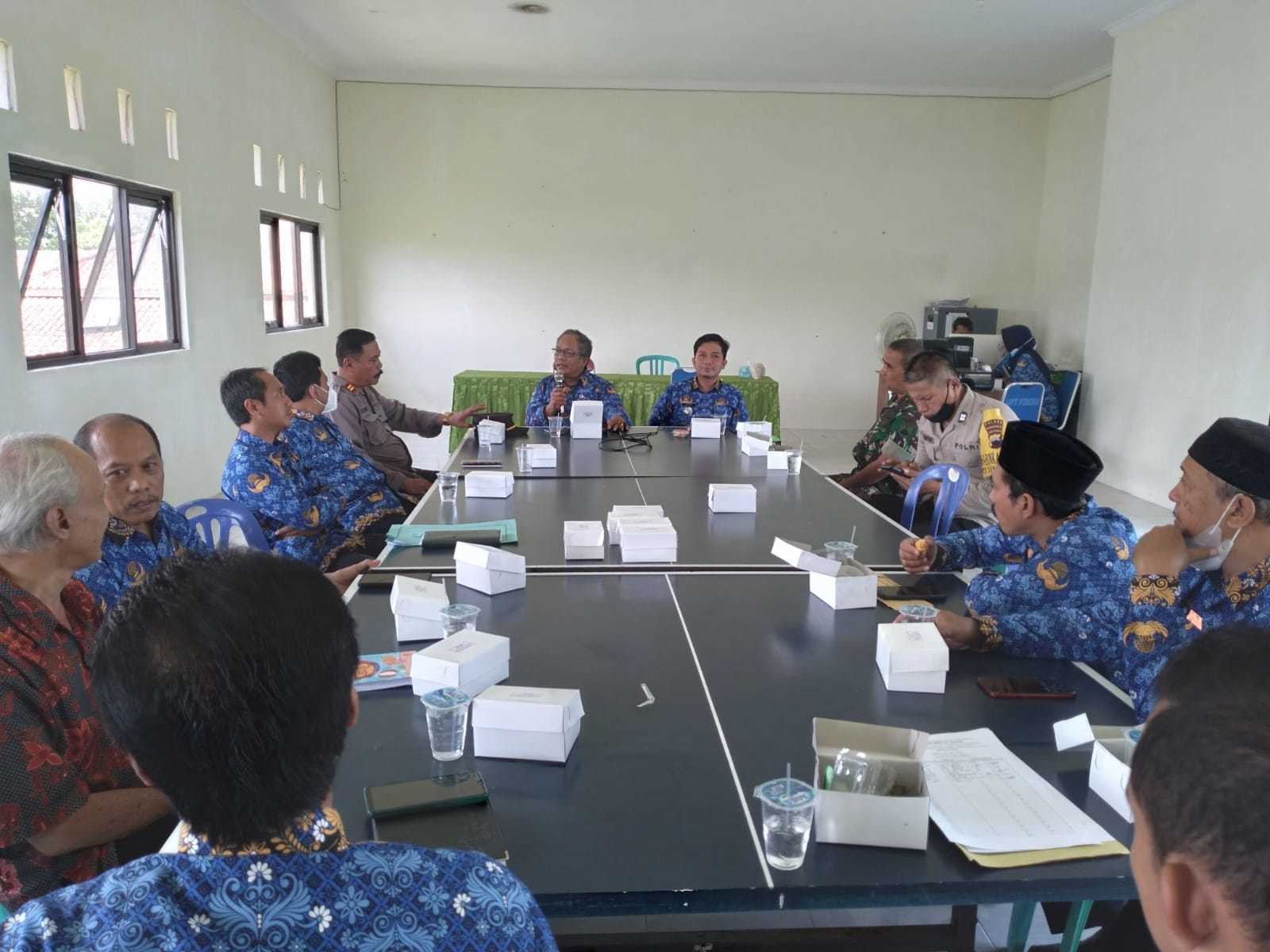 RAPAT PEMBUBARAN PANITIA HUT RI 