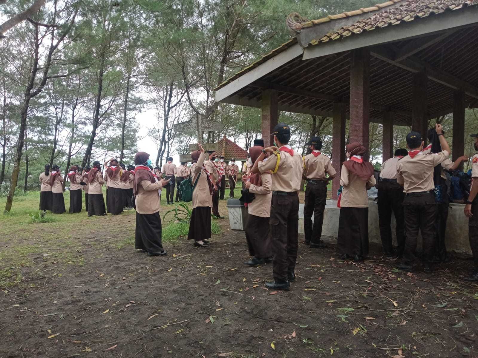 PENANAMAN POHON SMA N 1 PURWOREJO TAHUN 2021