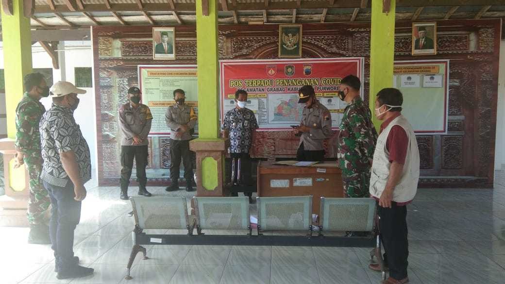 TIM GABUNGAN LAKUKAN EDUKASI PPKM MIKRO KE WARGA