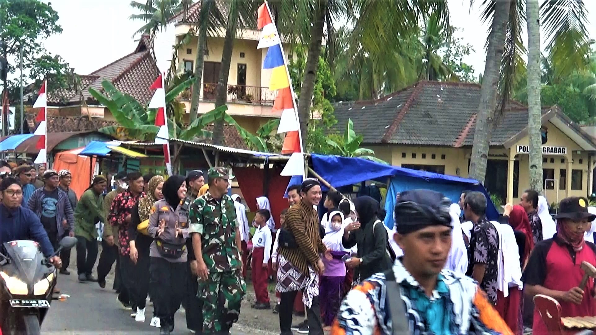 Camat Pimpin Acara  Kirab Pindahan Kantor Kecamatan Grabag