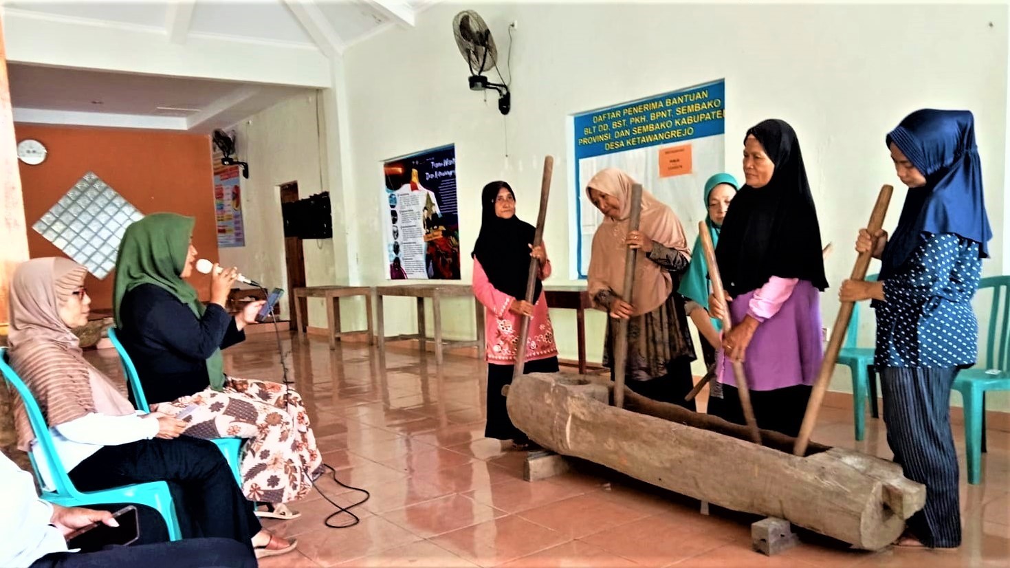 Semangat Nguri-uri Gojek Lesung oleh Ibu-ibu Lansia Desa Ketawangrejo