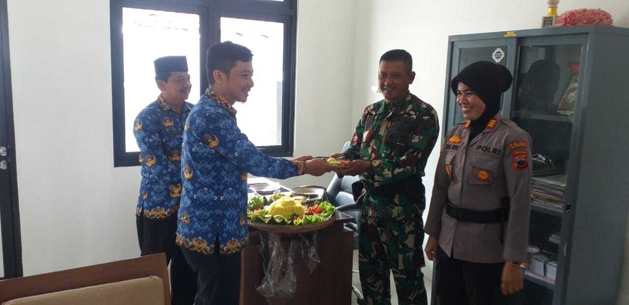 UCAPAN SELAMT HUT KORPRI DARI KAPOLSEK DAN DAN RAMIL GRABAG